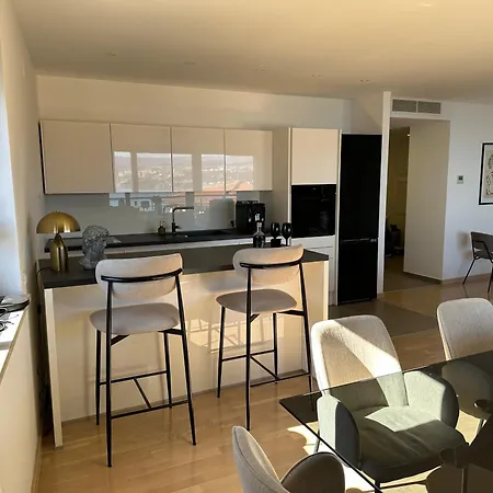 Zora - Free Swimming Pool And Garage Parking