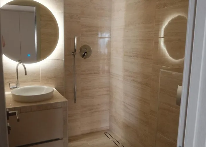 Zora - Free Swimming Pool And Garage Parking Apartman *