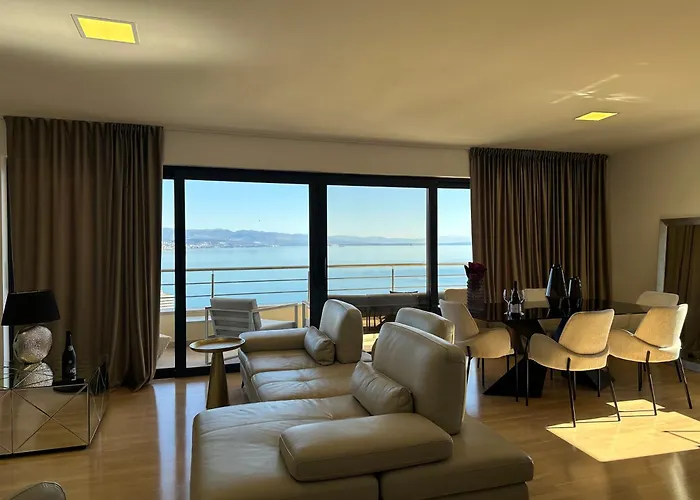 Zora - Free Swimming Pool And Garage Parking Apartman Abbázia