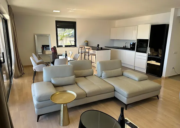 Apartman Zora - Free Swimming Pool And Garage Parking