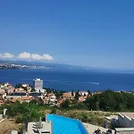 Апартаменты Zora - Free Swimming Pool And Garage Parking *