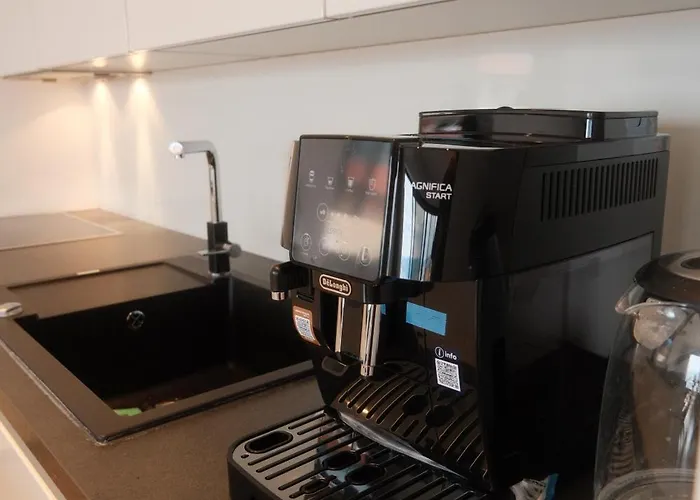 Zora - Free Swimming Pool And Garage Parking *