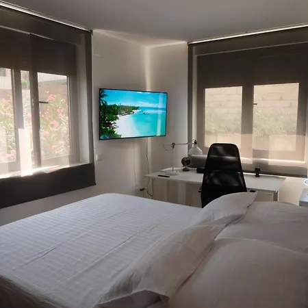 Zora - Free Swimming Pool And Garage Parking Appartement