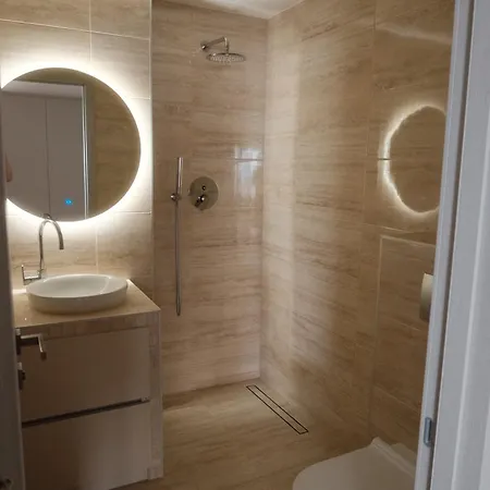 Zora - Free Swimming Pool And Garage Parking Appartement *