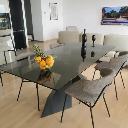 Zora - Free Swimming Pool And Garage Parking Appartement *