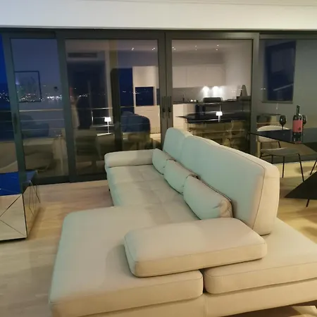 Zora - Free Swimming Pool And Garage Parking Apartman